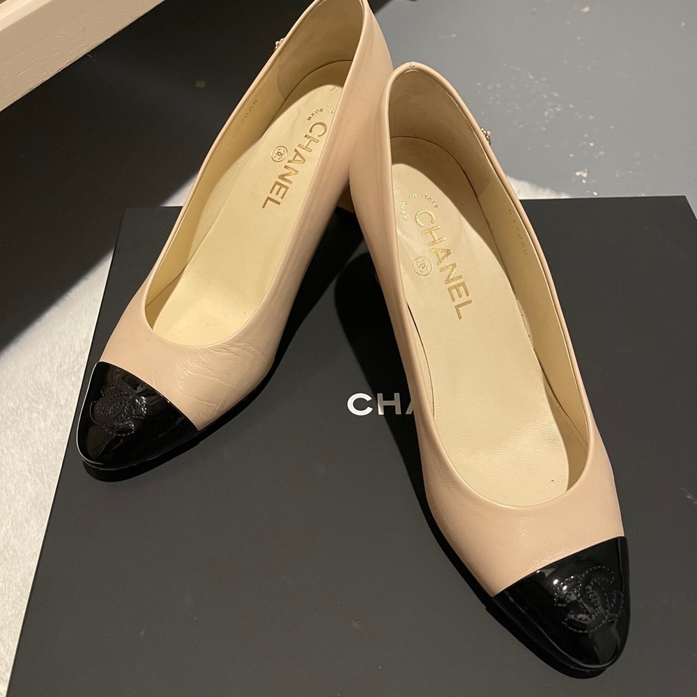 Chanel pums